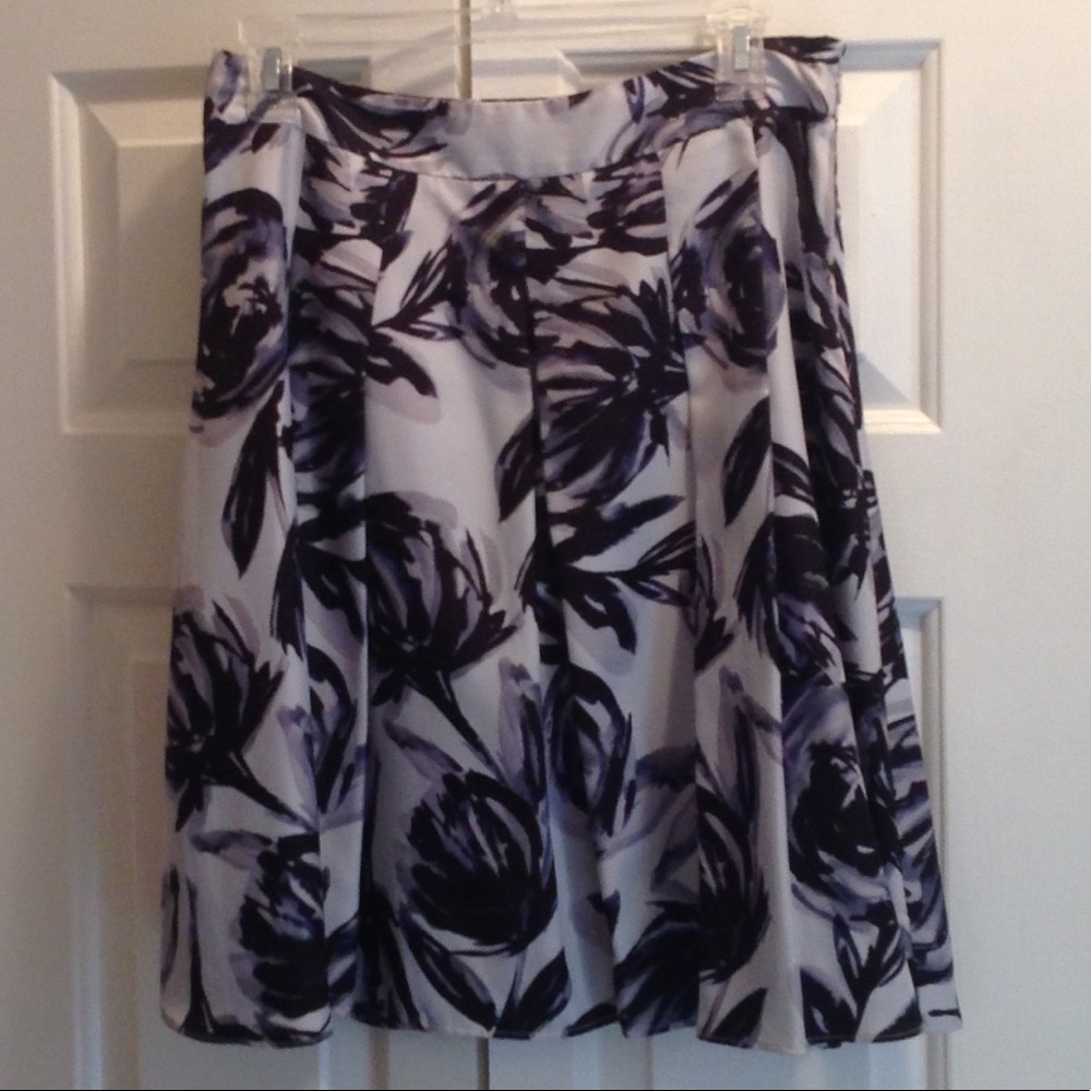 🎀 THE LIMITED Silky Pleated Skirt 🎀